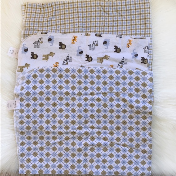 3 Carter’s Swaddle Blankets - Picture 3 of 4